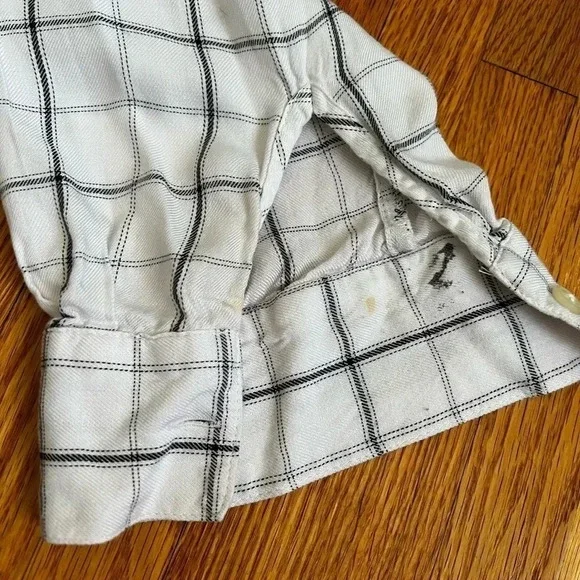 Plaid lightweight top - Picture 3 of 6